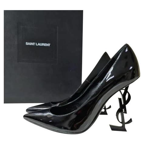 Chaussure en cuir YVES SAINT LAURENT pour Homme.